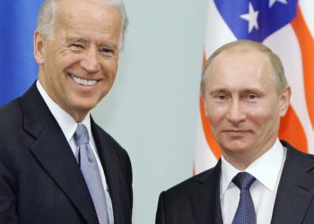 Putin: ABD’nin ekonomik ve siyasi bir araç olarak kullandığı doları bırakabiliriz