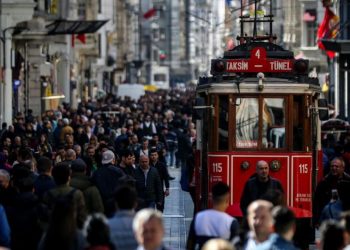 Anket | Gençlerin yüzde 43’ü hayatına başka bir ülkede devam etmek istiyor