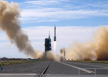 Çin’in kurulumu süren uzay istasyonuna gönderdiği astronotlar hedefe ulaştı