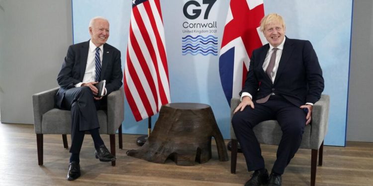 İngiltere Başbakanı Johnson’ın Galler’de yapılacak G7 Zirvesi’ne uçakla gitmesi tepki çekti