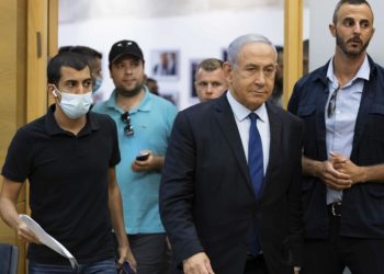 Yeni koalisyona tepki gösteren Netanyahu, koltuğunu kaybetmemek için son kartlarını oynuyor