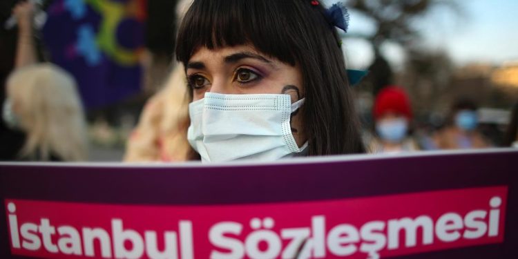 Türkiye’nin İstanbul Sözleşmesi’nden çekilmesine 3 gün kala 1 milyona yakın imza toplandı