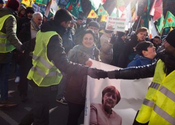 Almanya, Hamas ve PKK bayraklarını yasakladı