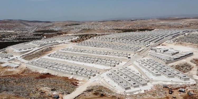 Türkiye, Suriyeli sığınmacıları İdlib’de inşa ettiği konutlara yerleştirmeye hazırlanıyor