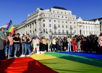 Macaristan’da eşcinselliğin ‘teşvik edilmesini’ yasaklayan teklif protesto edildi