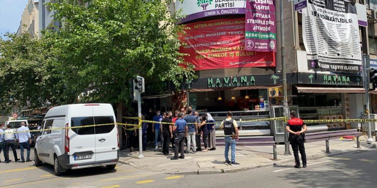 HDP’nin İzmir il binasına düzenlenen silahlı saldırıda bir parti çalışanı hayatını kaybetti