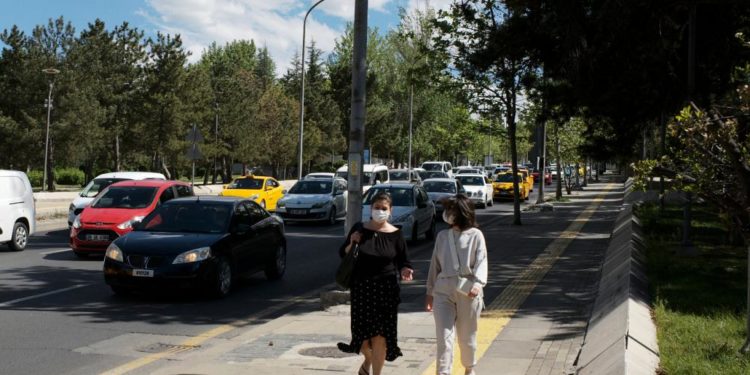 Türkiye’de Covid-19: 92 kişi hayatını kaybetti, 6 bin 126 yeni vaka tespit edildi