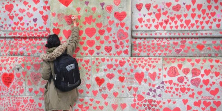 Birleşik Krallık'ta pandeminin başlangıcından beri ilk kez Covid'den ölüm bildirilmedi