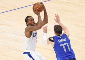 Kawhi Leonard 45 sayıyla şov yaptı; Los Angeles Clippers, seriyi son maça taşıdı