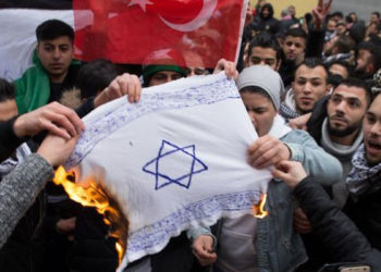 "Yahudi düşmanlığı yapan Alman vatandaşı olamasın" teklifi