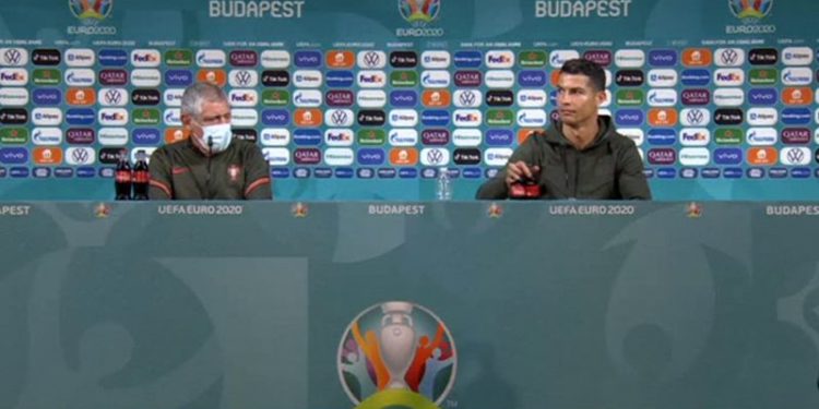 Ronaldo'ya Coca-Cola'ya tavrı sonrası 'iki yüzlülük' eleştirisi: "Geçmişte reklamlarında oynadı"