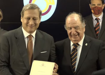 Galatasaray'ın yeni başkanı Burak Elmas, mazbatasını aldı