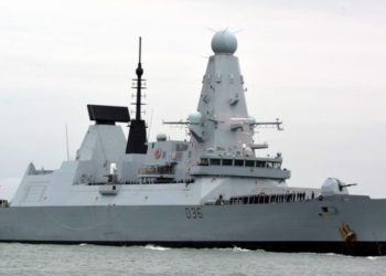 İngiltere Savunma Bakanlığı'na ait gizli belgeler otobüs durağında bulundu