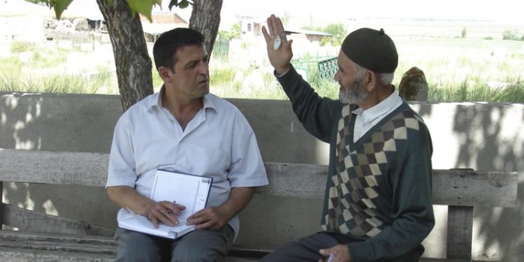 35 yıl boyunca gezerek masalları topladı