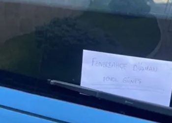 A Milli Takım otobüsüne 'Fenerbahçe düşmanı Şenol Güneş' yazısı asıldı