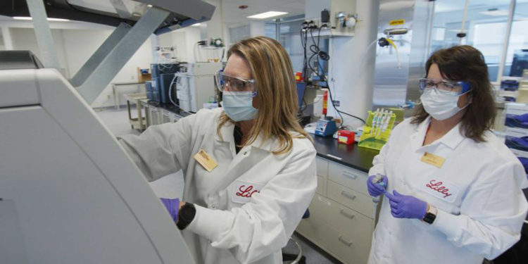 ABD, Covid-19 ve diğer tehlikeli virüslere karşı ilaç gelişimine destek için 3.2 milyar dolarlık fon duyurdu