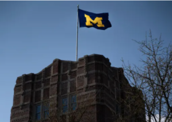 ABD'de 400'den fazla üniversite güz döneminde Koronavirüs aşısı olmayı zorunlu tuttu