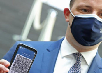 AB'nin aşı kimliği için imzalar atıldı