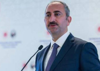 Adalet Bakanı Gül'den, "10 bin dolar alan siyasetçi" hakkında açıklama: Yargının görevi iddiaların üstüne gitmektir