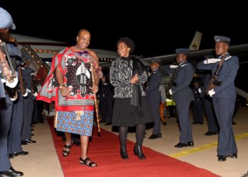 Afrika’nın son mutlak hükümdarı ülkesinden kaçtı