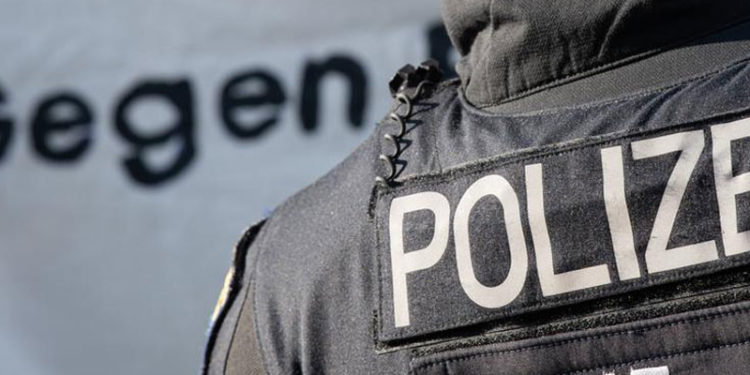 Almanya'da 49 polis aşırı sağcı sohbetlere katıldı