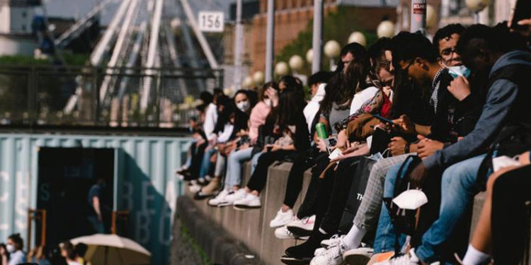 Almanya'da tehlike durumu "çok yüksek"ten "yükseğe" düştü