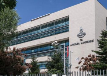 Anayasa Mahkemesi, Merkez Bankası'yla ilgili kritik kararnameyi iptal etti; iki profesörün meclis üyeliği ile üniversite arasında bir tercih yapması gerekiyor
