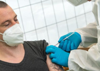 Araştırma: İki aşının kombine edilmesi daha fazla koruyor