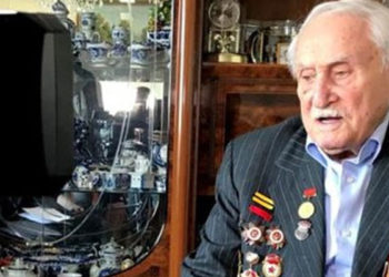 Auschwitz’in son kahramanı hayatını kaybetti: Elektrikli telleri tankla ezmişti