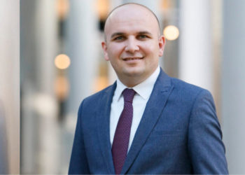 Avrupa liberallerinin yeni Başkanı Türk asıllı İlhan Küçük oldu