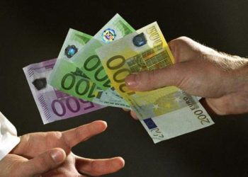 Avrupalılar yolsuzluk ve rüşvetten şikayetçi