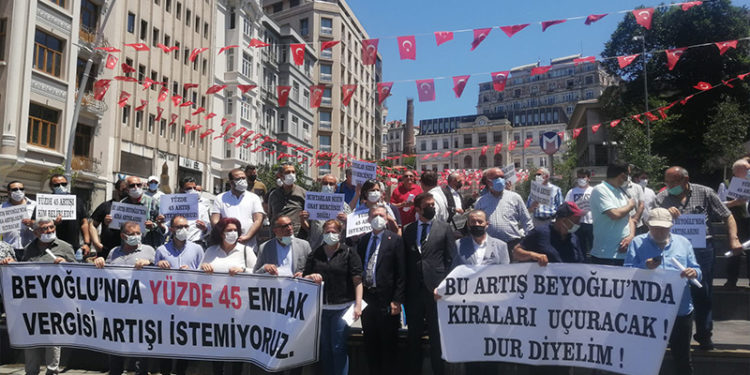 Beyoğlu Belediyesi'nin yüzde 45'lik emlak vergisi zammına protesto