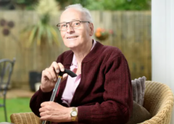 "Beş kere cenazem planlandı": 72 yaşındaki Dave Smith, 10 ay boyunca Koronavirüs'le enfekte kaldı