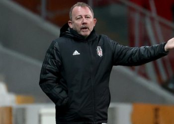 Beşiktaş'ta Sergen Yalçın imzayı atmadı, tedirginlik arttı