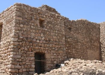 Bin 400 yıllık kiliseyi ahıra çevirdiler