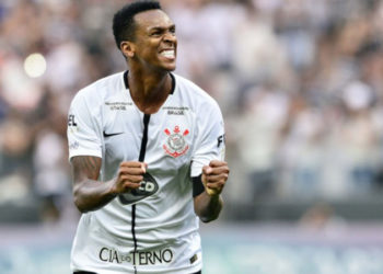 Bir dönem Galatasaray'da forması giyen Jo'ya yeşil krampon giydiği için para cezası verildi