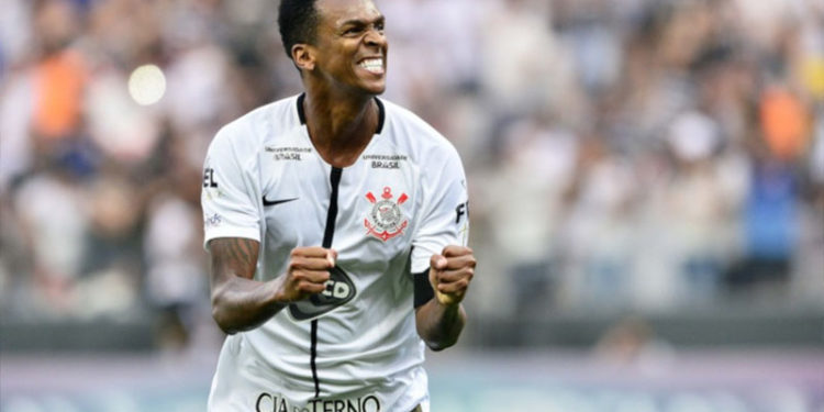 Bir dönem Galatasaray'da forması giyen Jo'ya yeşil krampon giydiği için para cezası verildi