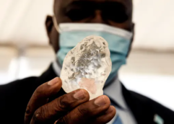 Botswana'da dünyanın en büyük üçüncü elması bulundu