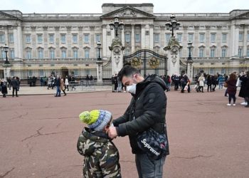 Britanya Ulusal Sağlık Sistemi yöneticisi: Aşılama programı sayesinde Koronavirüs vakaları ve ölümler arasındaki bağlantıyı kırdık