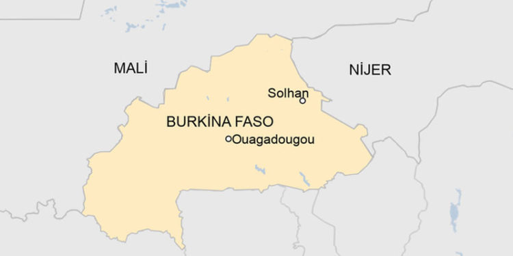 Burkina Faso'da bir köye düzenlenen silahlı saldırıda yaklaşık 100 kişi öldü