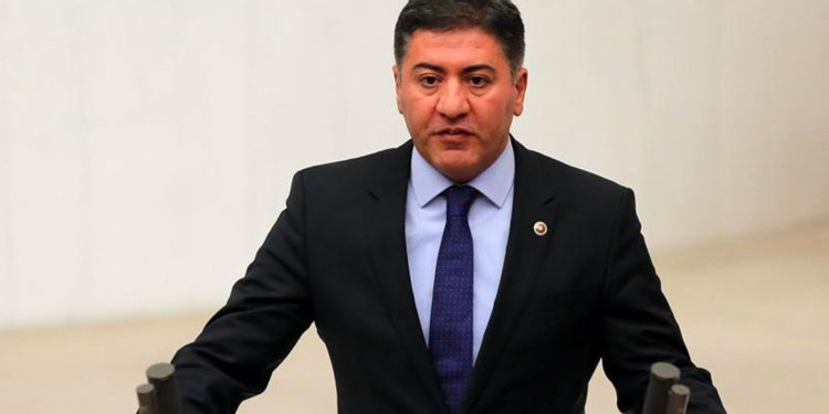 CHP'li Emir: Cumhurbaşkanı "3 doz aşı oldum" diyerek, aşının el altından birilerine yapıldığı iddiamızı doğrulamış oldu