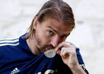 Caner Erkin'in Twitter beğenisi tartışma yarattı: 'Benim ufaklık yaptı'