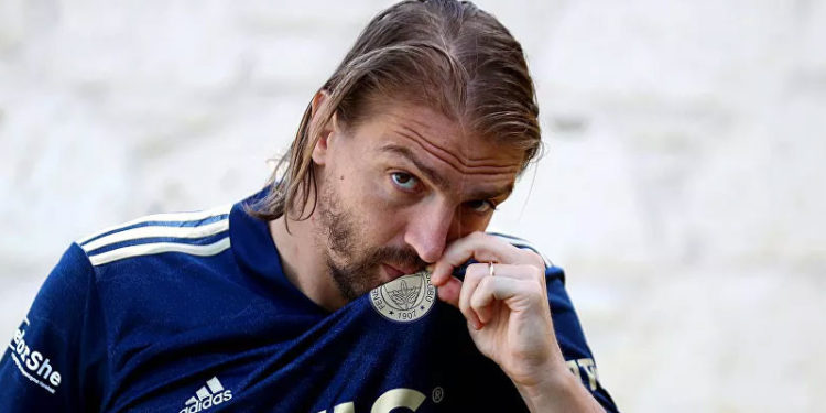 Caner Erkin'in Twitter beğenisi tartışma yarattı: 'Benim ufaklık yaptı'