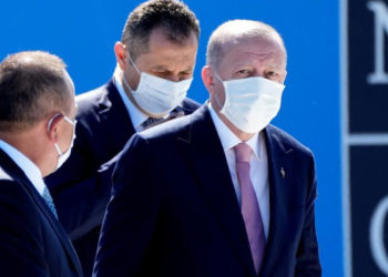 Cumhurbaşkanı Erdoğan, NATO zirvesinde bazı ülkelerin liderleriyle görüştü