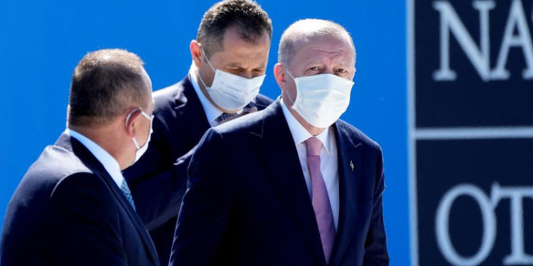 Cumhurbaşkanı Erdoğan, NATO zirvesinde bazı ülkelerin liderleriyle görüştü