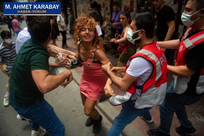 Dün başörtülüler mazlumdu, bugün başı açıklar