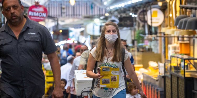 Delta varyantı vakaları artırdı; İsrail, kapalı alanda maske kuralını geri getiriyor