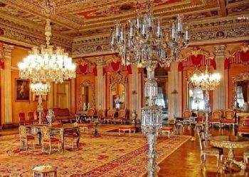 Dolmabahçe’deki 92 kilo ağırlığındaki altın vazoların akıbeti bilinmiyor