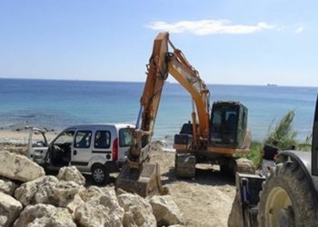 Doğa tahribini görüntülemeye çalışan gazeteci alıkonuldu