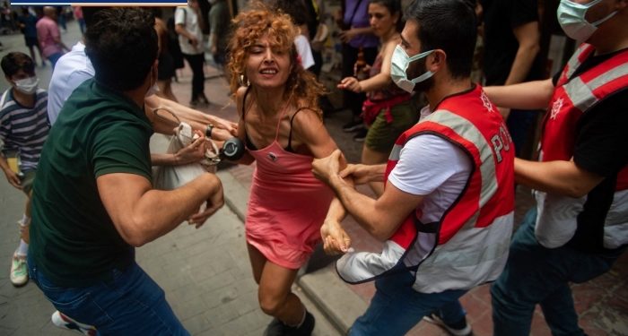 Dün başörtülüler mazlumdu, bugün başı açıklar